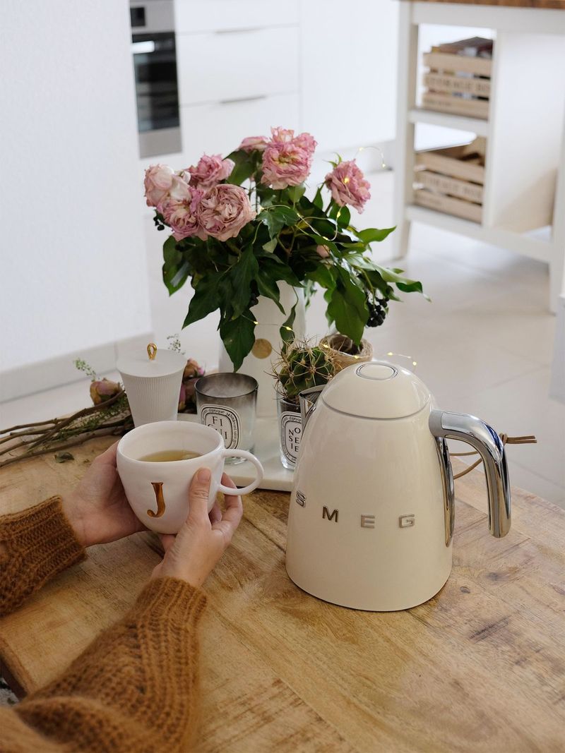 SMEG Retro Kettle Cream